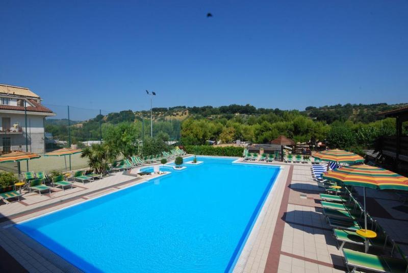 Villaggio Verde Cupra Купра Маритима Екстериор снимка